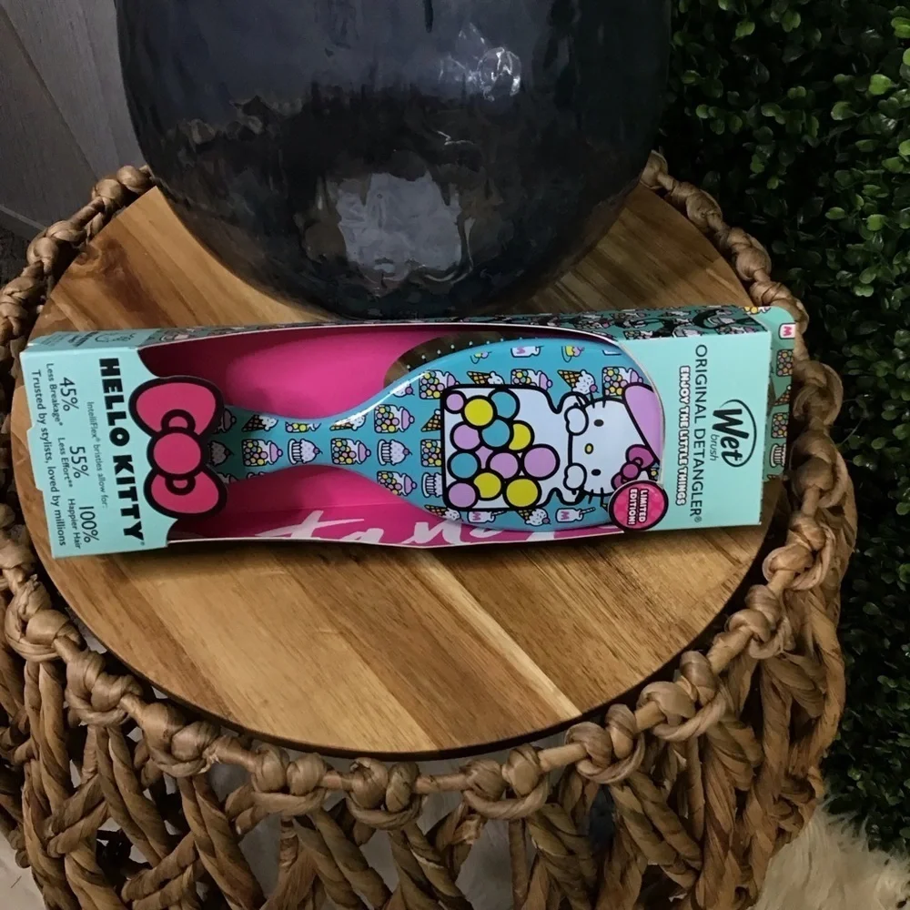 Collectable hello kitty wet hair brush‎ new limited edition